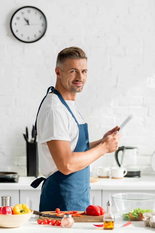 Les meilleurs tabliers de cuisine à acheter pour une protection et un style optimaux